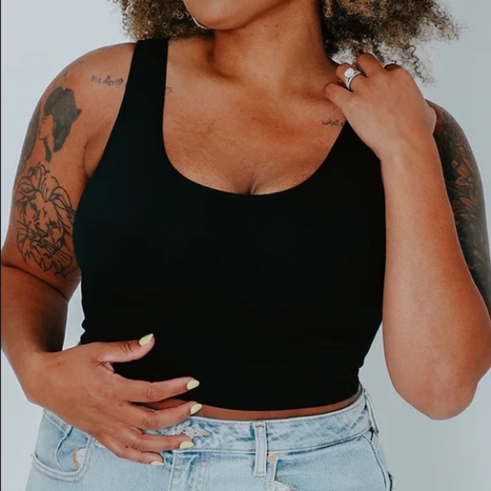 Klassy Network scoop neck crop in black - S